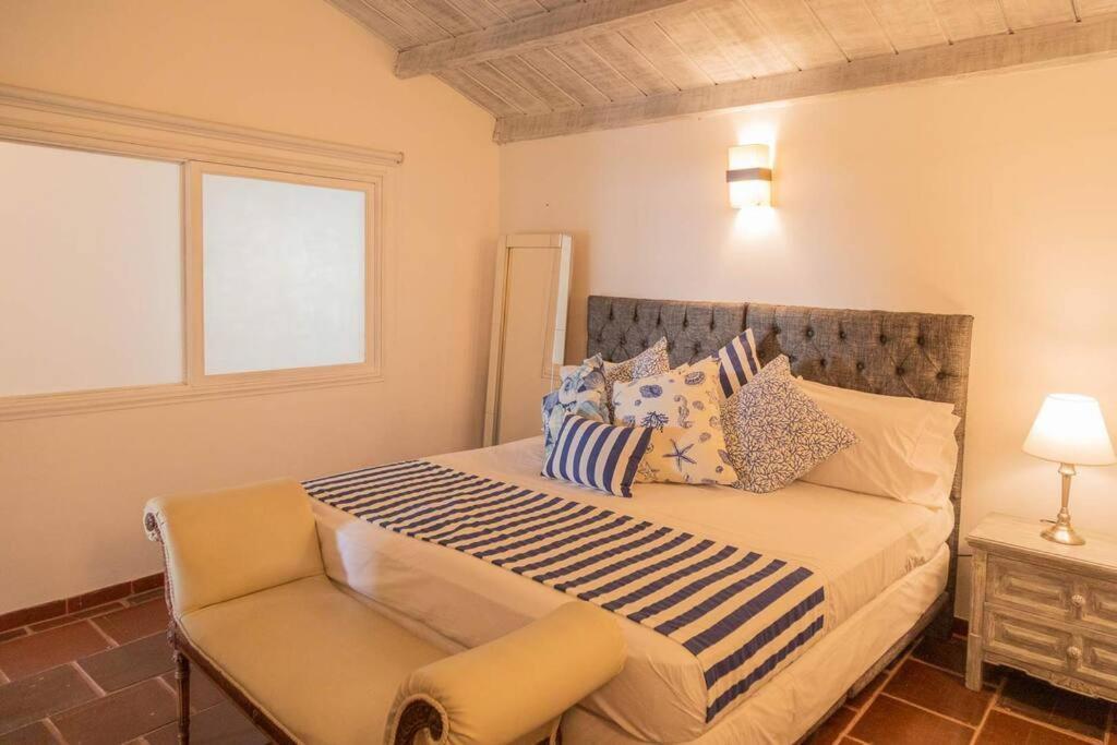 Blue House - Beachfront Luxury House With 8 Bedrooms Cartagena