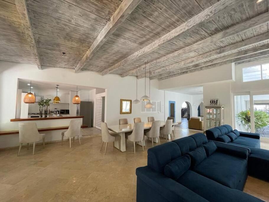 Blue House - Beachfront Luxury House With 8 Bedrooms * Cartagena