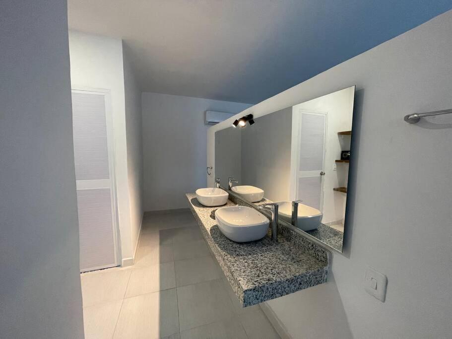 Blue House - Beachfront Luxury House With 8 Bedrooms * Cartagena
