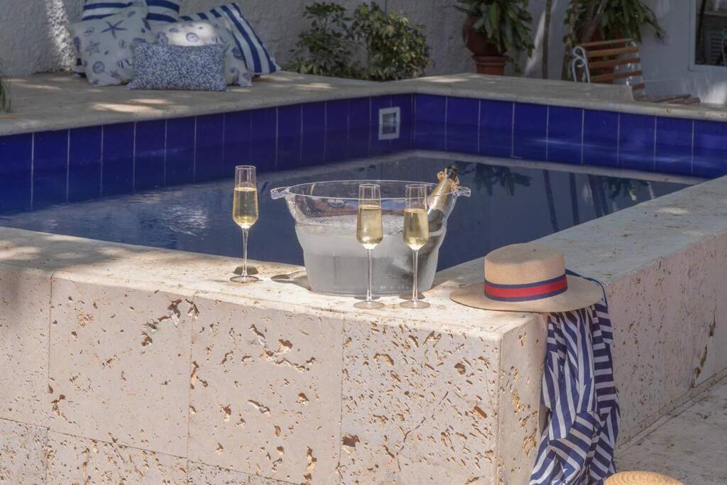 Сasa de vacaciones Blue House - Beachfront Luxury House With 8 Bedrooms *