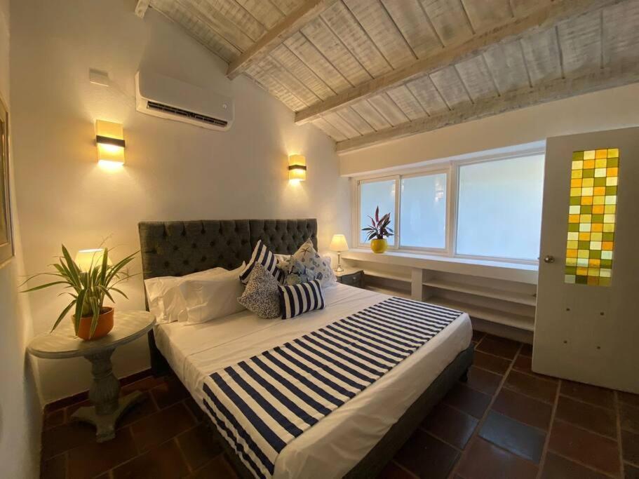 Blue House - Beachfront Luxury House With 8 Bedrooms Сasa de vacaciones Cartagena