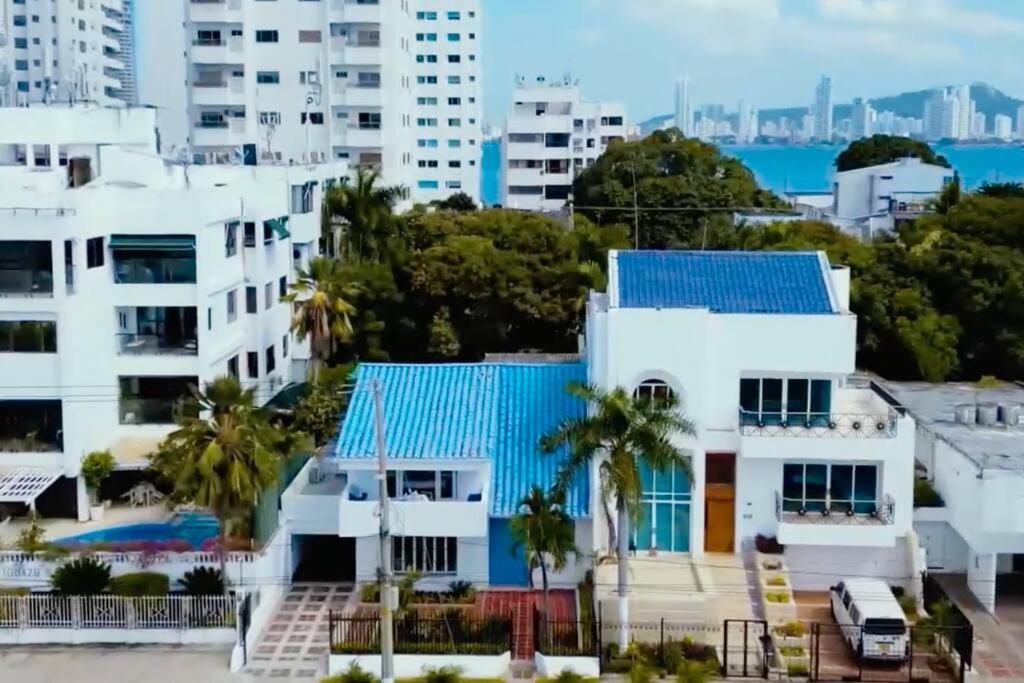 Blue House - Beachfront Luxury House With 8 Bedrooms *