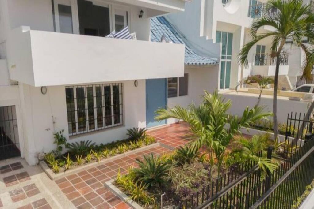 Blue House - Beachfront Luxury House With 8 Bedrooms Сasa de vacaciones *