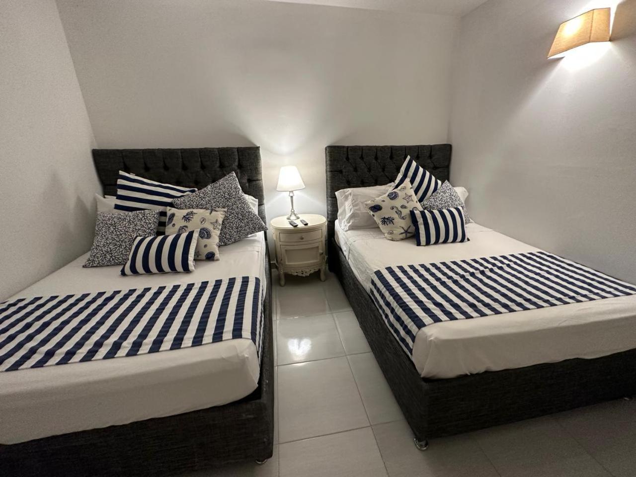 Blue House - Beachfront Luxury House With 8 Bedrooms Cartagena