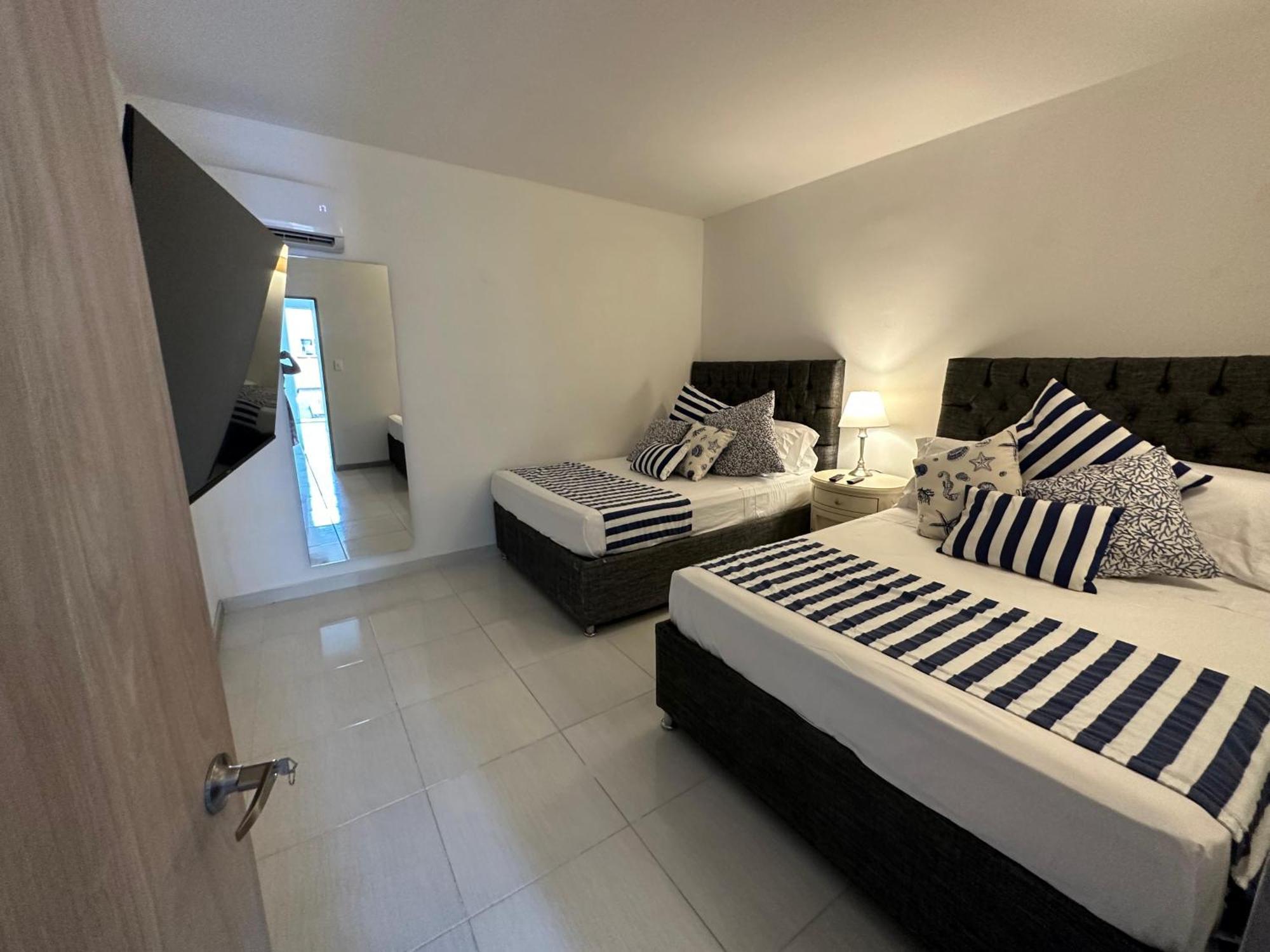 Сasa de vacaciones Blue House - Beachfront Luxury House With 8 Bedrooms Cartagena